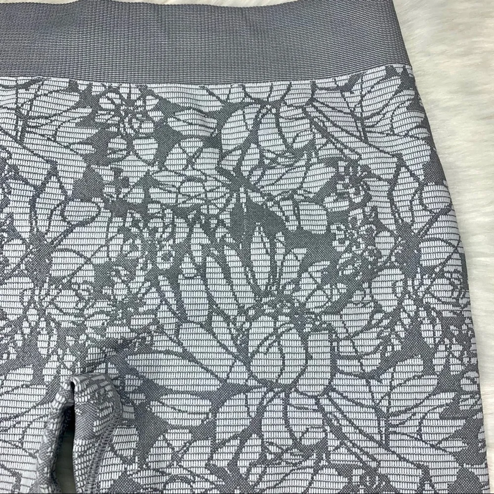 Fabletics Sebastian Mid-Rise Crop, Sz Sm - Picture 8 of 11